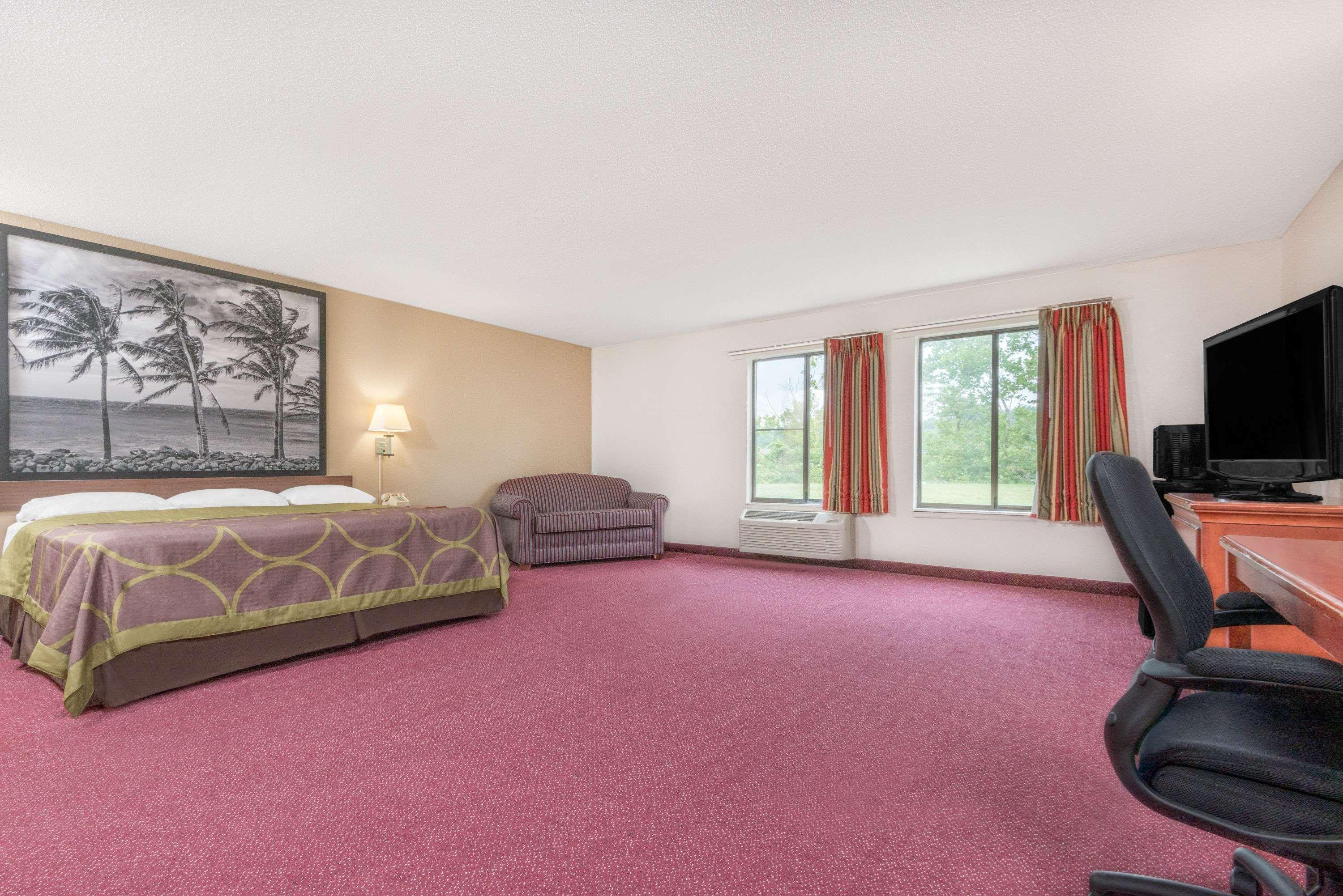 Super 8 By Wyndham Vincennes Motel Exterior photo